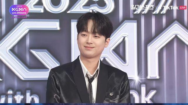 이찬원, ‘2025 KGMA’  4관왕..신곡 라이브로 열기 ‘후끈’