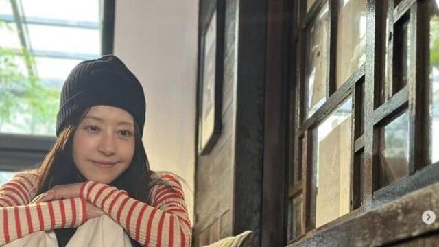 서정희, 62세에도 '30대 착각' 초동안 미모 과시… 빨간 줄무늬 티셔츠에 고양이 안고 '소녀 비주얼'