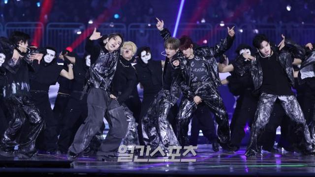 클로즈 유어 아이즈, ‘엑스’→‘SOB’ 파워풀 퍼포먼스 [2025 KGMA]