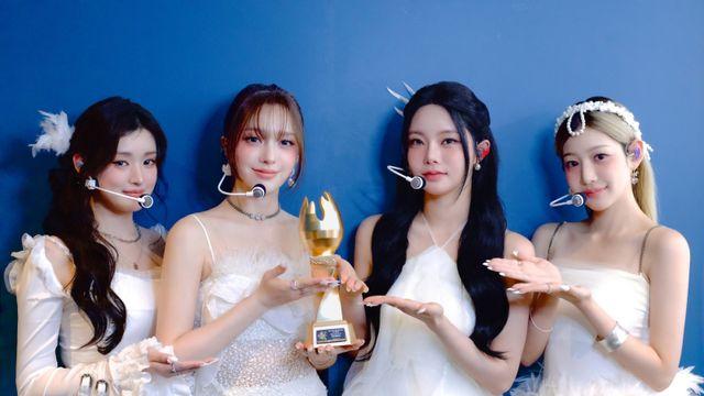 피프티피프티, ‘2025 KGMA’서 베스트 아티스트10... 러블리한 무대