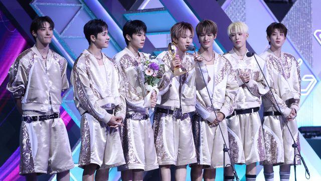 넥스지, K팝 해외 아티스트상 “박진영 PD님 감사…넥스티 덕분에 상받아” [2025 KGMA]