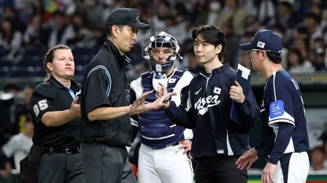 '진짜 ML 심판 맞나?' 문현빈 안타→아웃 황당 판정…류지현 강력 항의에도 비디오 판독 불가 결정 [도쿄 라이브]