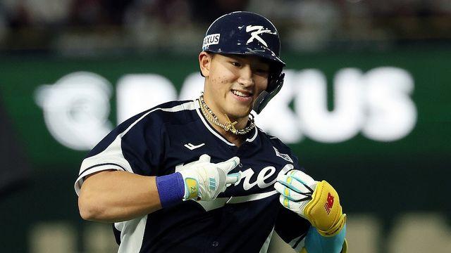 괴력의 안현민-송성문, 도쿄돔에서 호쾌한 '백투백 홈런'