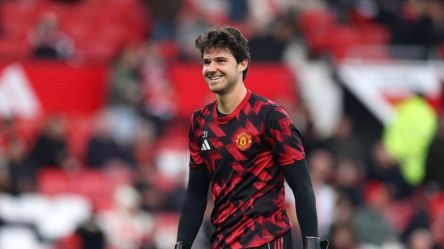 “압도적이다!” 맨유 신입 GK ‘대폭발’에 감탄한 퍼거슨… 아모림 향해서는 압박+격려 메시지