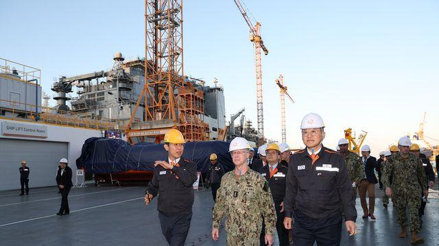 美 해군참모총장, 한화오션 거제사업장 방문…