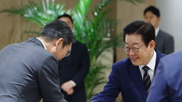 李대통령 “노동과 경영 대립적이지 않아”…이재용 “일자리 창출 더 노력”(상보)