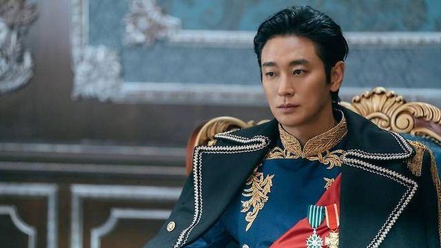 '재혼황후' 주지훈 의상에 나치 훈장?…제작사 