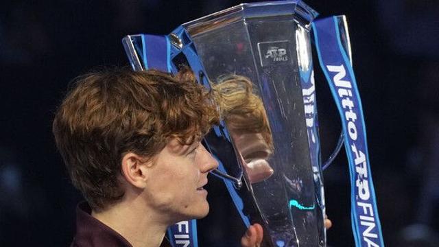 신네르, 알카라스 꺾고 ATP 파이널스 우승…2년 연속 정상