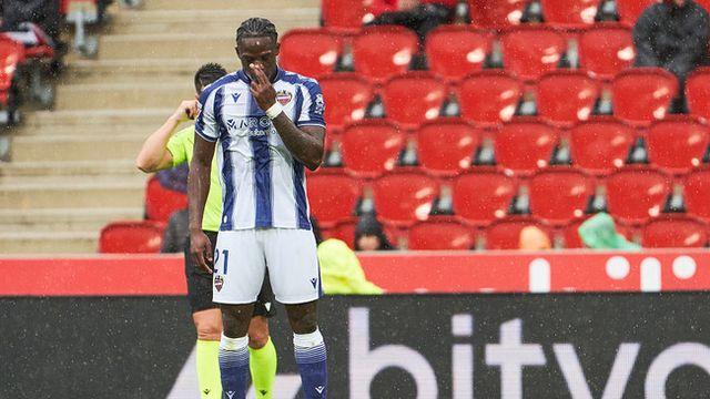 “맨유 등 PL팀 주목, 676억 가치” 레반도프스키 후임 거론된 카메룬 03년생 ST, 인기 대폭발!