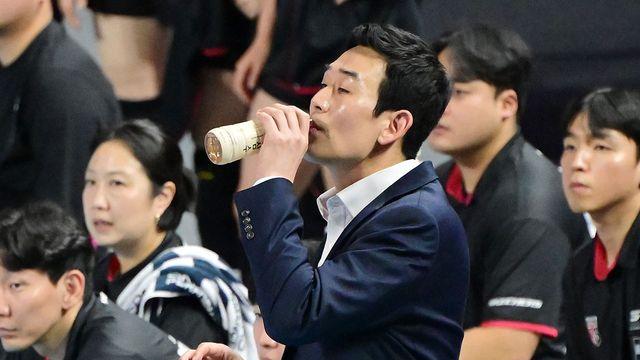 '0-3 셧아웃 패배'에도 선수들 감싼 고희진 감독…