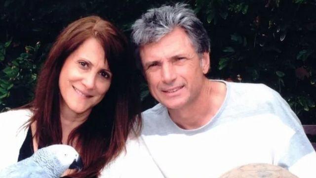 ‘아메리칸 아이돌’ 음악 감독 부부 살인 용의자, ‘정신 질환’으로 재판 보류 [할리웃통신]