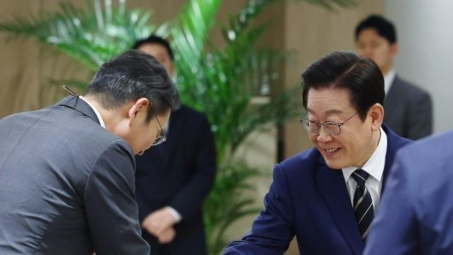 李대통령 '국내투자' 당부에…재계 