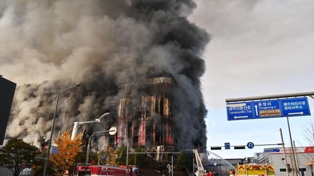 불타버린 '亞최대' 물류센터…이랜드, 배송·행사 전방위 차질