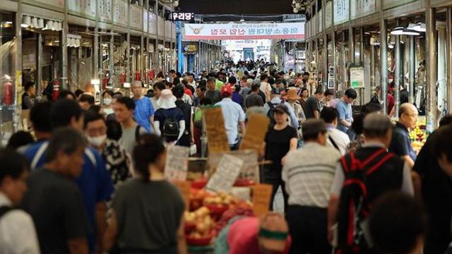 왜 안 사 먹지…작년보다 40%나 싼데 엄두 못 내는 ‘국민 과일’ 정체