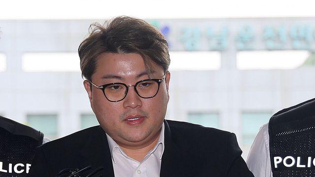 가수 김호중, 교도관에 3000만 원 금품 요구 당해