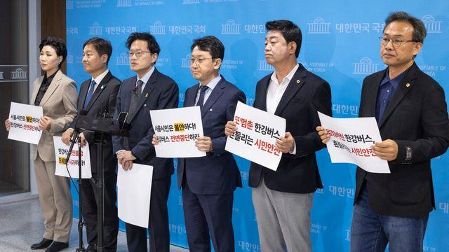 與 “시민 안전 담보로 잡아...오세훈 시장, 한강버스 전면 중단하라”