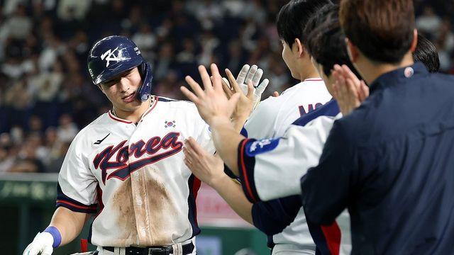 한국 야구, 9회말 2사서 김주원 극적 동점포…일본과 7-7 무승부