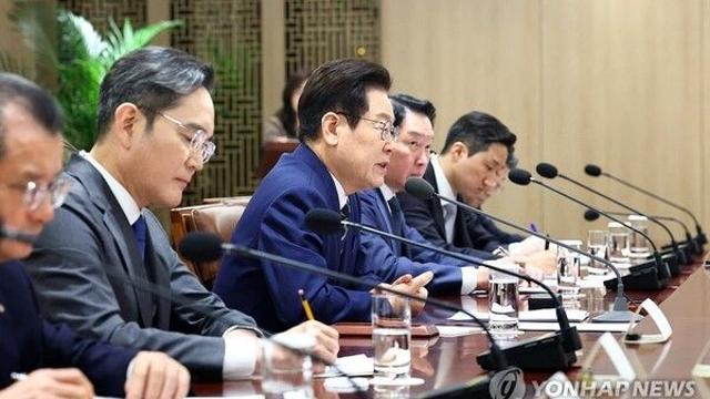 이 대통령·재계 “위기 넘어 기회로… 국내 투자·수출 다변화