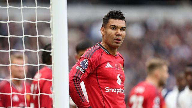 ‘맨유에 남고 싶어’ 잔류 원하는 카세미루→문제는 고연봉...“맨유가 제시한 금액과 차이 커”