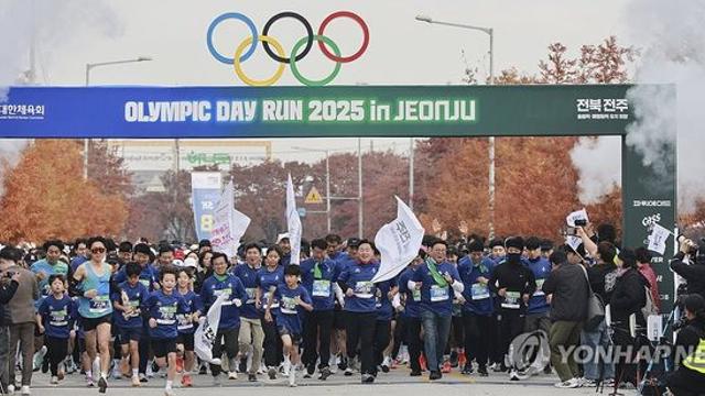 2036 전주 하계올림픽 유치 염원 모아…6천명 전주 도심 달렸다