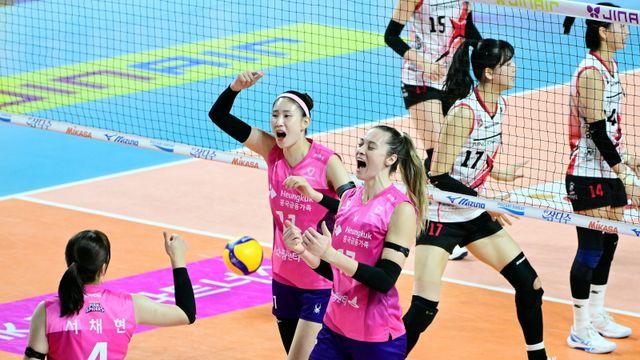 [SD 리뷰 in 인천] 흥국생명, 자네테 빠진 정관장에 3-0 완승…레베카 21점 활약으로 5위 도약