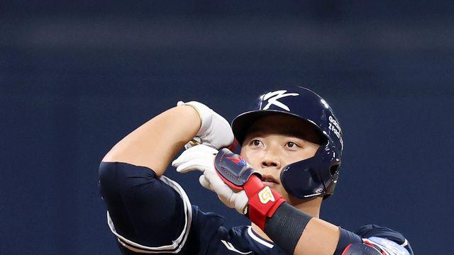 '맞대결 10연패 굴욕' 노시환 제외, 한동희 4번 투입…류지현 감독의 선택은 [한일전]