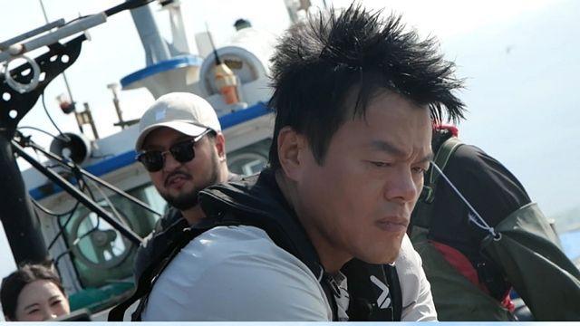 '푹다행' JYP 박진영, 찐사랑 만났다? 뽀뽀 후 행복 미소 포착