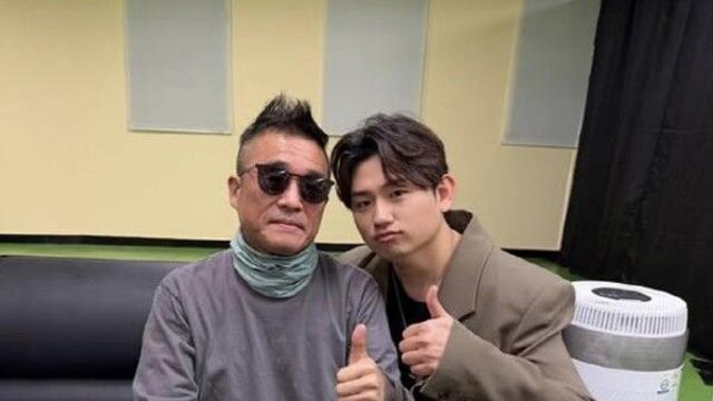 김건모, 후배 우디와 만남서 '수척해진' 근황 포착… 