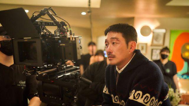 '윗집 사람들' 집안 곳곳 하정우 그림이...'색'다른 제작 비하인드