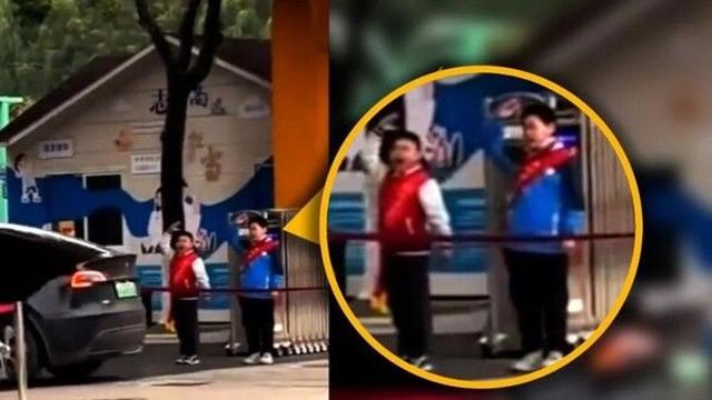 아침마다 교사 차량 향해 '경례'…중국식 예절 교육?