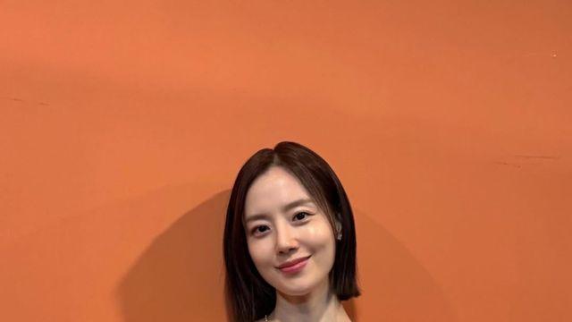 ‘청순의 정석’ 문채원, 완벽한 블루 드레스 자태 [AI포토컷]