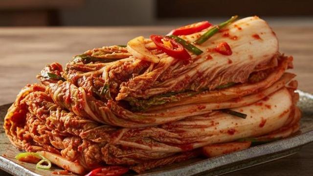 수육 삶기엔 너무 손이 많이 가죠? 김장김치와 어울리는 또 다른 '재료'