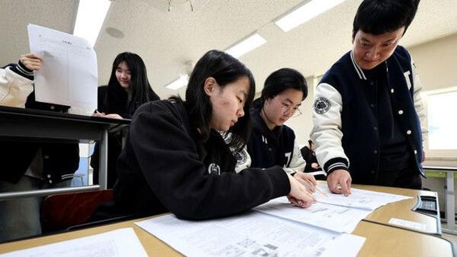 수능 영어 24번 이의제기 300여건 달해…'사인펜 번짐' 민원 100건 넘어