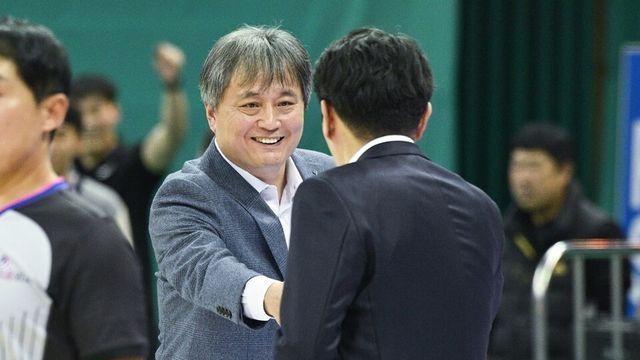 'WKBL 데뷔전 승리' 이상범 하나은행 감독 