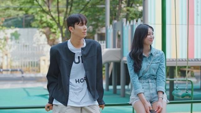 나이 공개에 X룸까지…'장기연애' 유식, 시청자 반응 뜨겁네 (환승연애4)