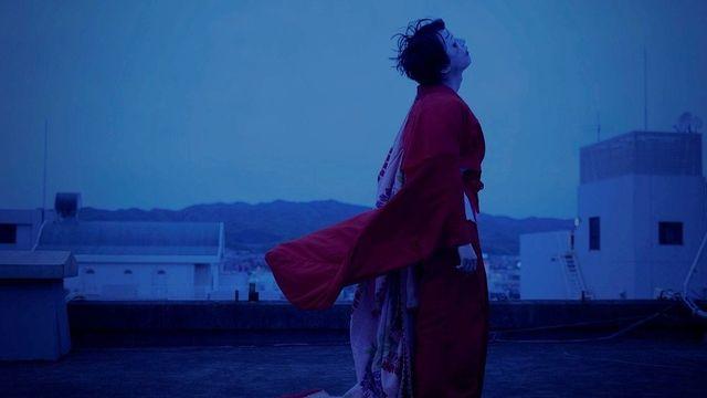 3시간이 고돼도 일단 극장에서…흰 스크린 위 ‘국보’가 붉게 타오른다 [리뷰]