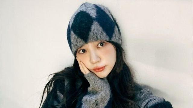 윤은혜, '첫눈 기다리는' 상큼 과즙美 근황 공개… 비니 쓰고 '턱 괴는' 귀여운 셀카에 팬들 '심쿵'