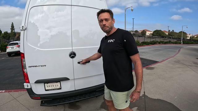 도로 위에서 즐기는 93℃ 찜질? 벤츠 기반 ‘핫’한 이동식 사우나 공개