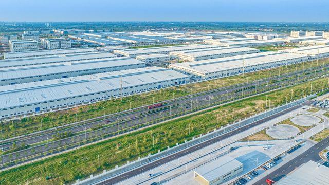 1분마다 전기차 한 대 '뚝딱'···자동화 가득 찬 BYD 정저우 공장