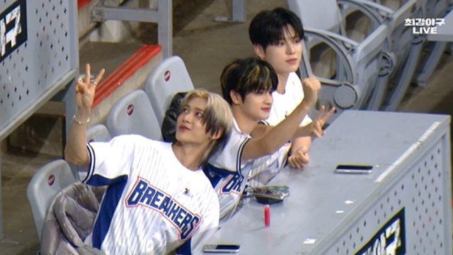 나우즈, 이찬원이 인정한 인성…'최강야구' 직관 경기서 포착→미연 시구 응원까지