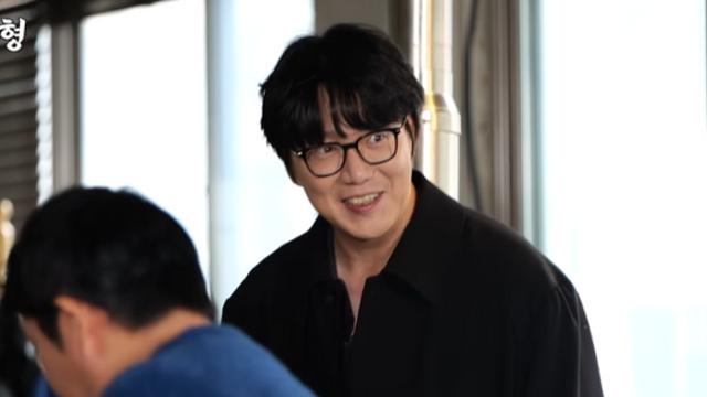 ‘매니저 금전 피해’ 성시경, 예능 출연했다…‘짠한형’ 깜짝 등장