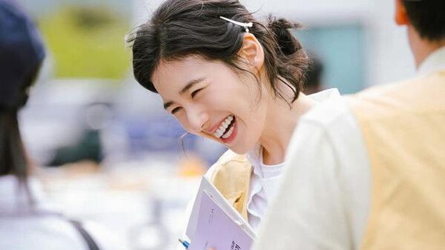 정은채 작업복도 어울리네…해맑은 미소