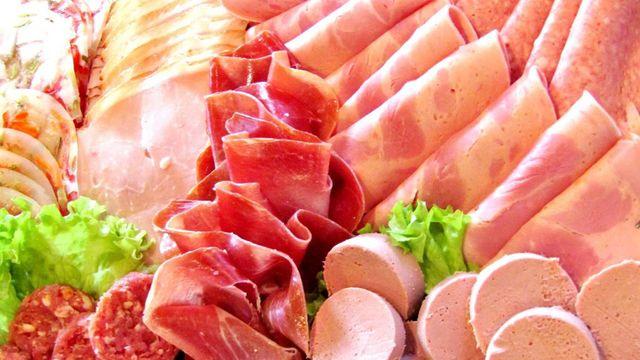 햄이 빨간색인 이유, 고기 색깔 때문인 줄 알았는데... 절대 아니다