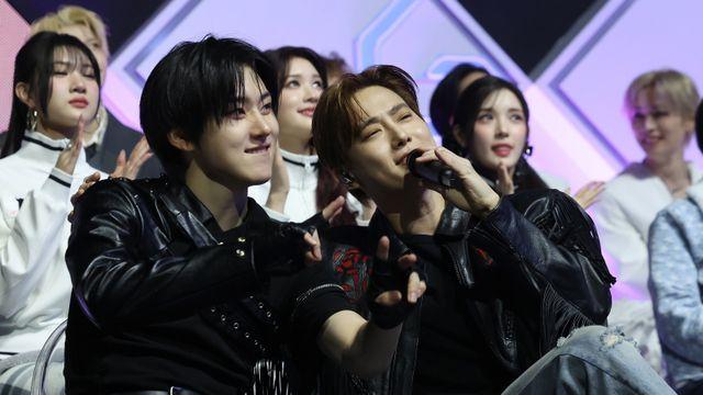 킥플립 계훈, “자기야” 멘트로 2025 KGMA 장악…누나팬 홀리는 플러팅 화제