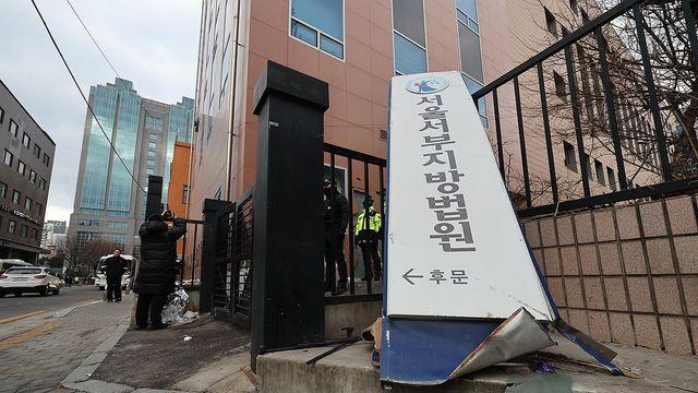 서부지법 난동 가담 수험생, 수능 뒤로 미뤄진 선고서 집행유예