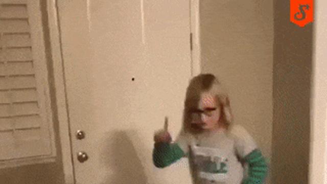 집 안에서 보드 타면 안되는 이유.