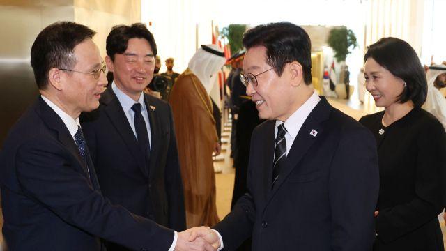 李대통령 UAE 도착…전투기 4대로 '국빈방문' 호위