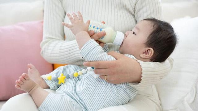 분유 수유하는데 시아버지 