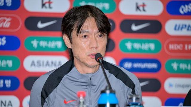 '스리백? 포백?' 홍명보 감독은 