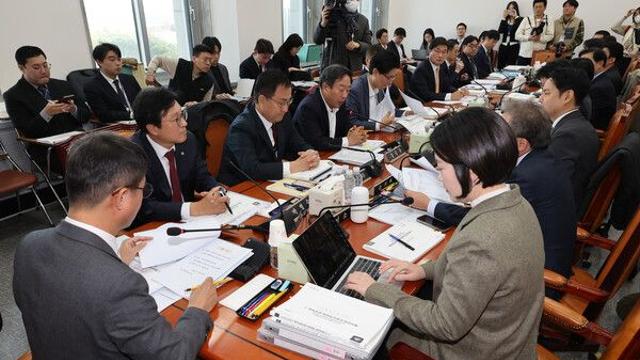 '728조' 예산소위심사 돌입…'국민성장펀드·농어촌기본소득' 예결소위 보류